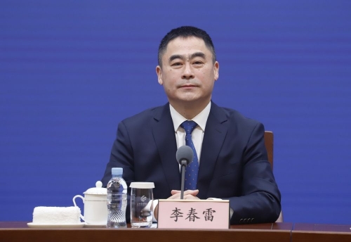 今天,我们邀请省城镇化工作领导小组办公室专职副主任李春雷先生,省